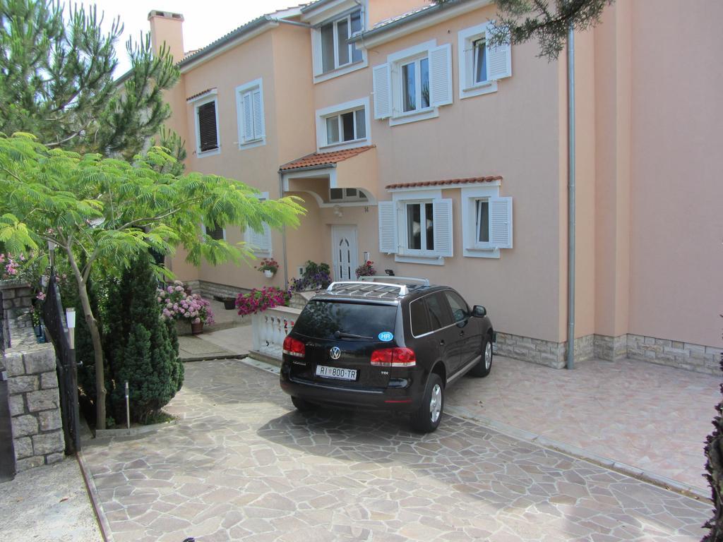 Apartments Dilja Malinska Exterior foto